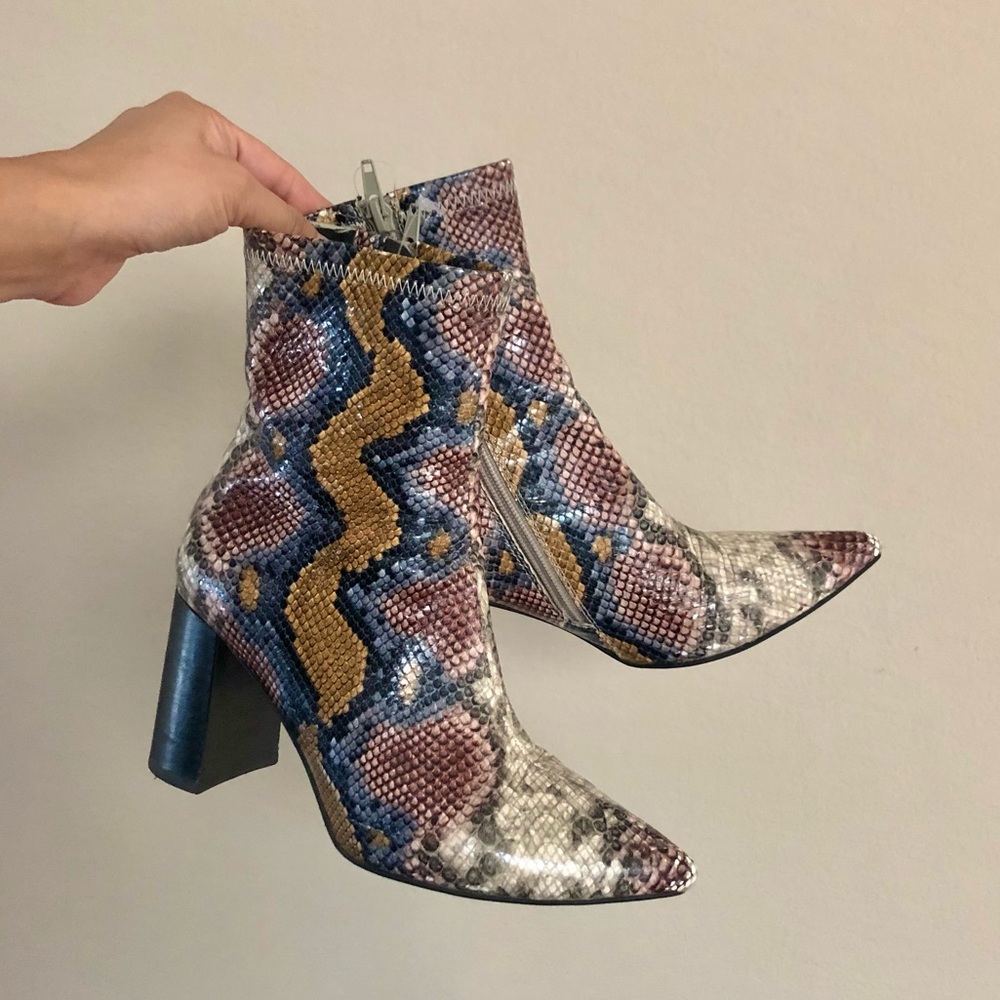 Jeffrey Campbell Siren Bootie size 6